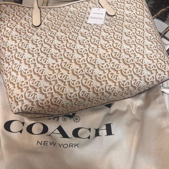 🛍️🆕Nwt Coach all’s around tote 🆕🛍️🛍️ Im at the Lowest on this - Picture 6 of 17